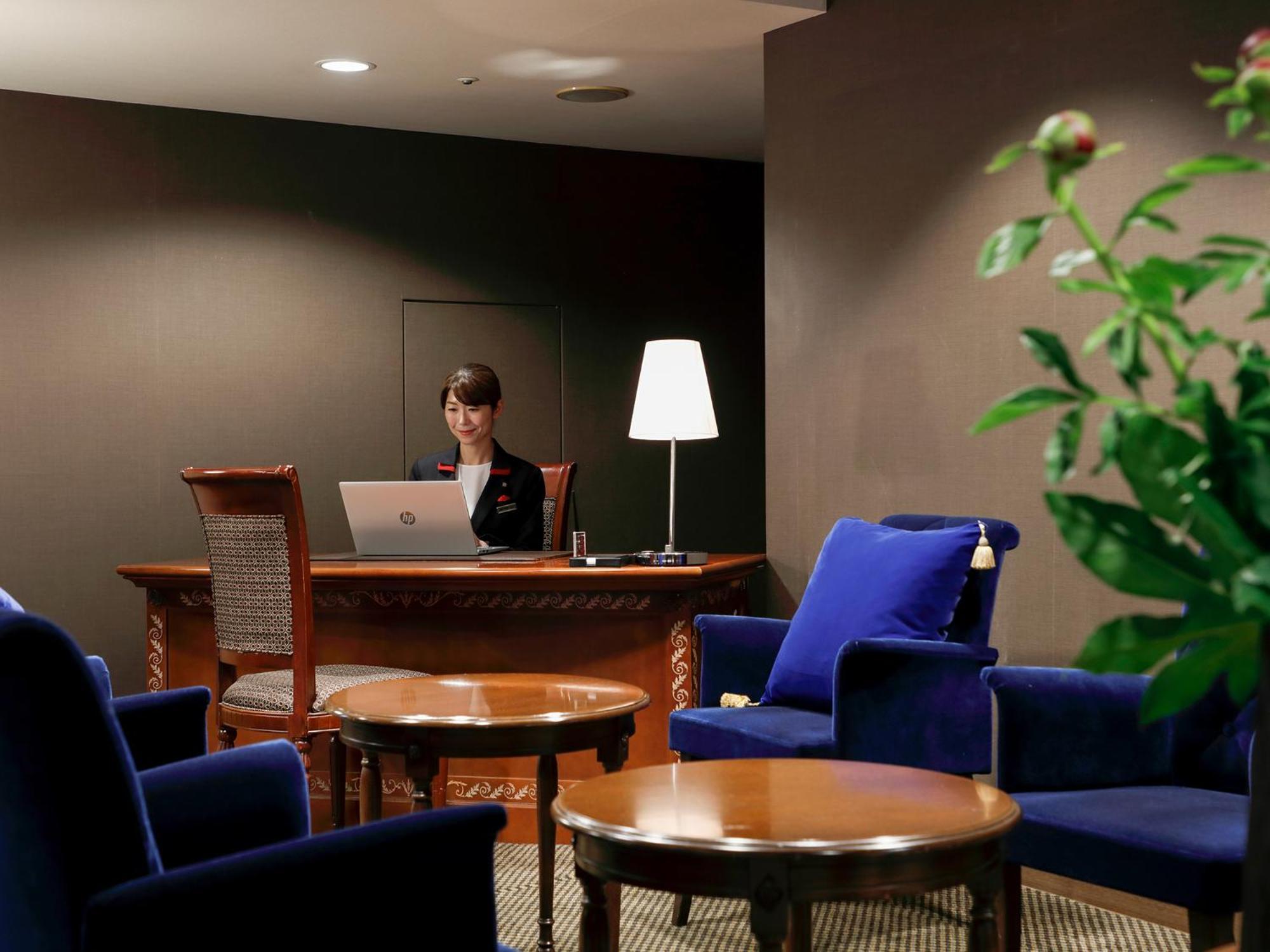Premier Hotel -Tsubaki- Σαππόρο Εξωτερικό φωτογραφία Concierge at the Mandarin Oriental, Tokyo